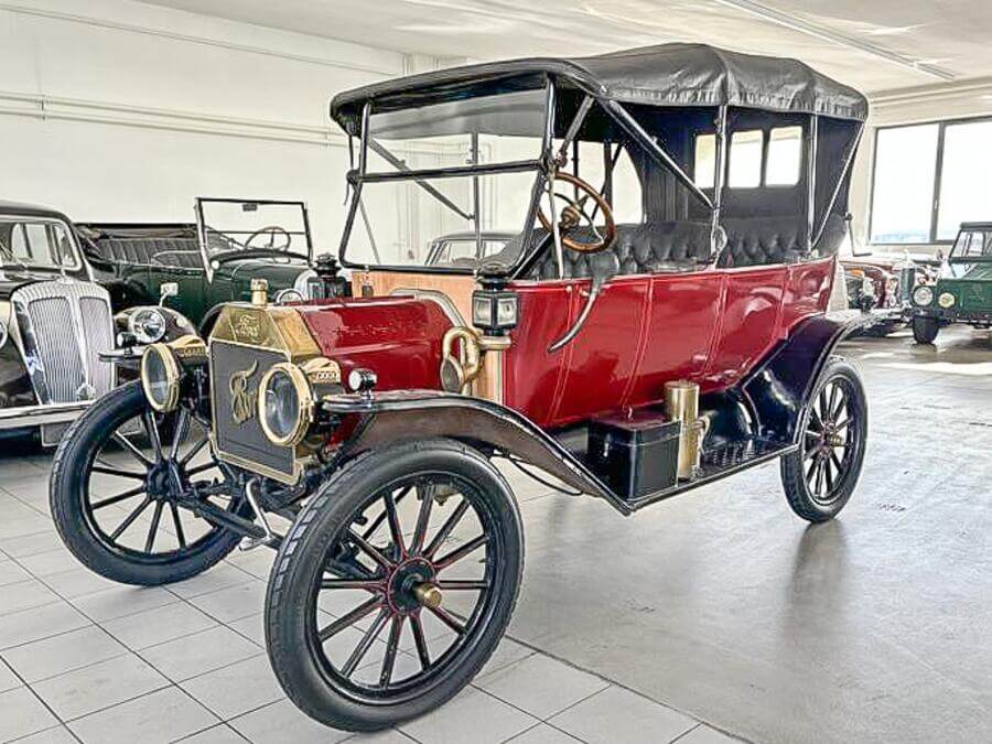 ford model t with spoke wheel